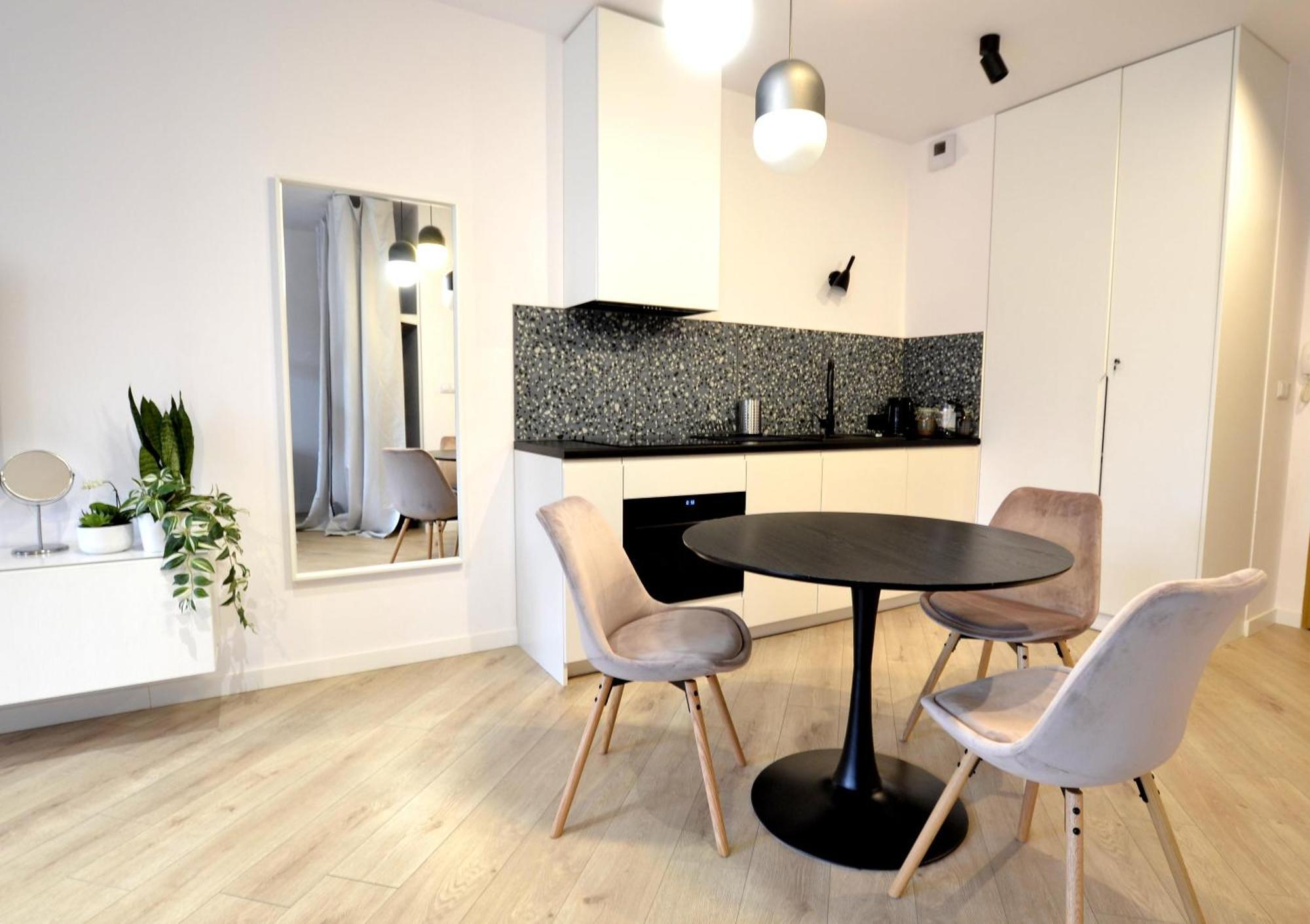 Private Parking, Secure Building - Central Apartments Old Town & Main Station Gdansk Exterior photo